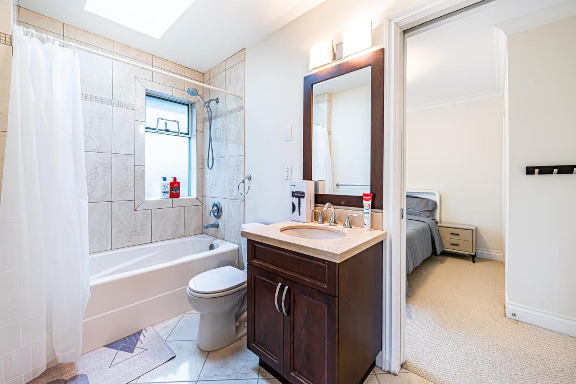 The Ester House Vancouver Ngoại thất bức ảnh
