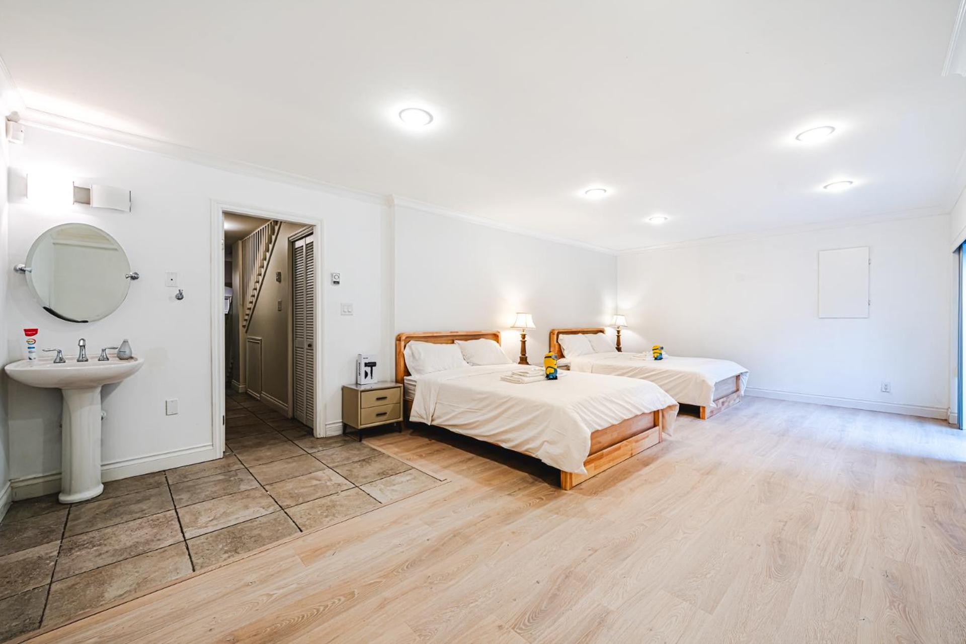 The Ester House Vancouver Ngoại thất bức ảnh